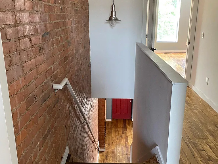 884 Oak St — Photo 23
