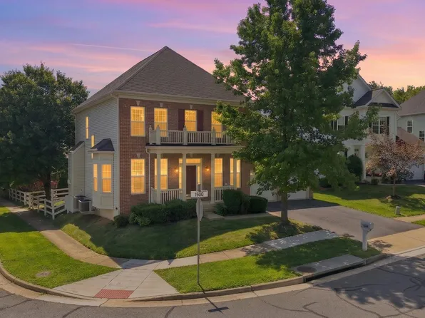 35555 Sarasota St, Round Hill, VA 20141