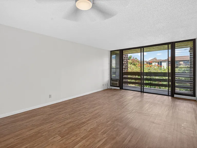 1015 Aoloa Pl — Photo 2