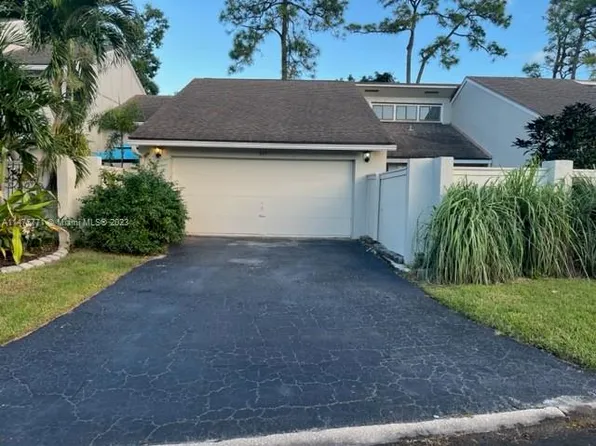 649 Spinnaker Ct, Wellington, FL 33414