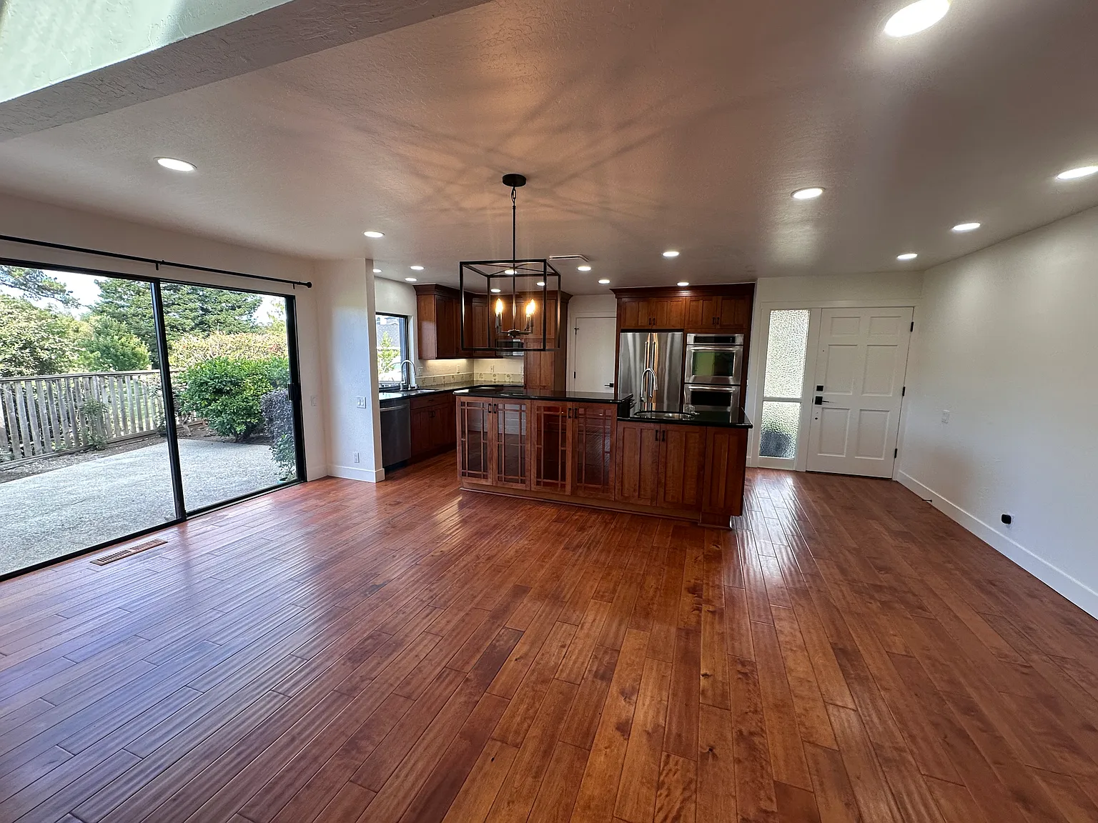 3 bed, 1552 sqft, $7,500 — Photo 4