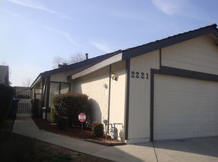 2221 N Tracy St, Visalia, CA 93292