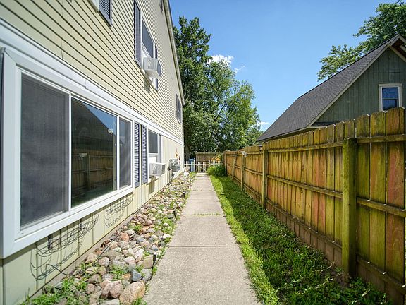 3rd image of 317 Clark St APT B