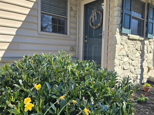 57 Midway Farms Ln, Lancaster, PA 17602