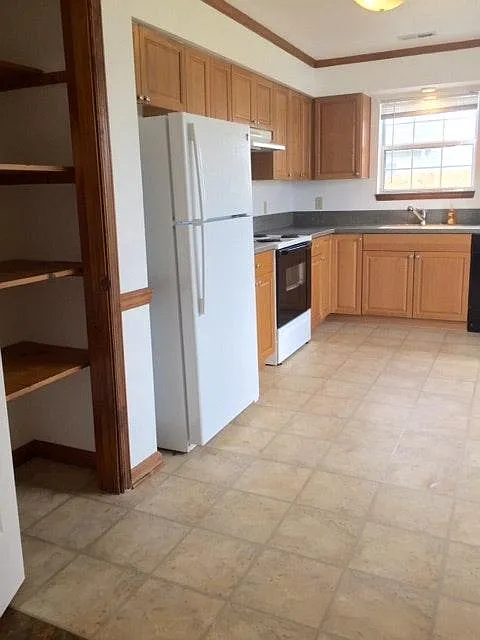 3 bed, 2.5 bath, 1430 sqft, $2,400 — Photo 2