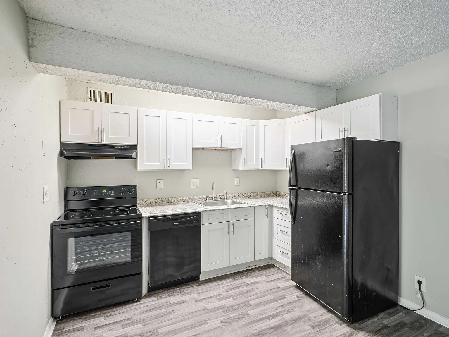 Village Walk Apartments — Photo 4