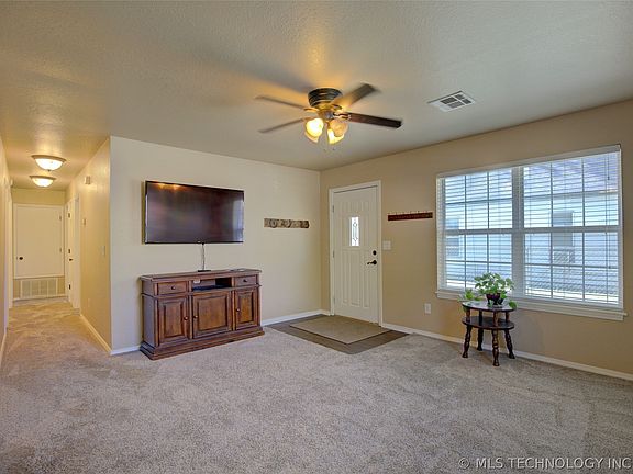 3rd image of 517 N Ash Ave