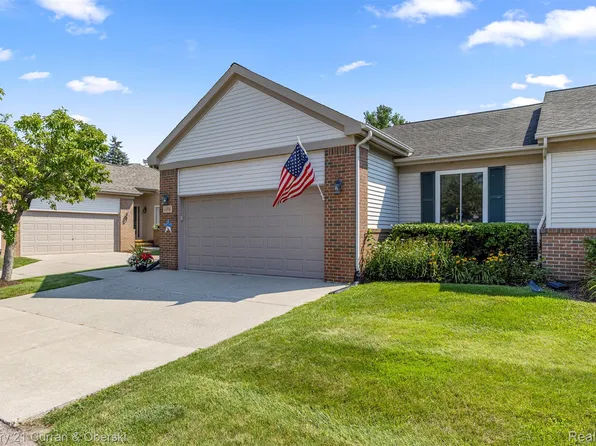 698 Ravencrest Ln, Westland, MI 48185