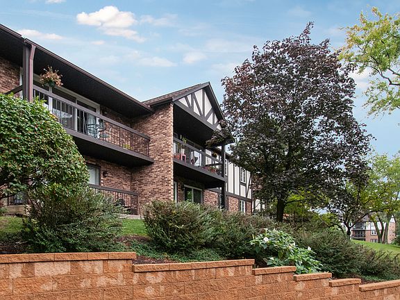 2nd image of 7 Sauk Trl APT 3