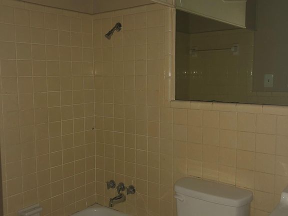 2nd image of 3921 Bristol Dr