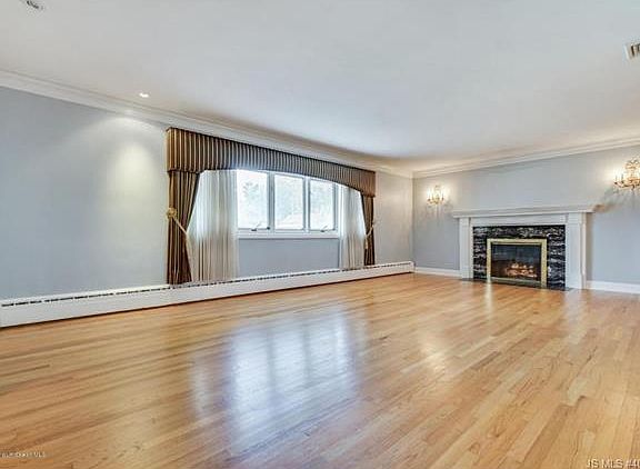 5th image of 305 Lexington Ave