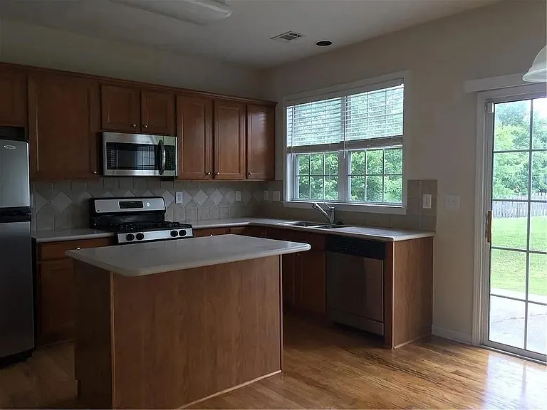 3525 Moor Pointe Dr — Photo 4