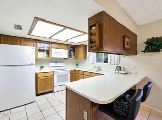 5804 W Winchcomb Dr, Glendale, AZ 85306
