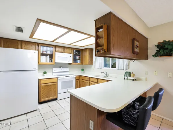 5804 W WINCHCOMB Drive, Glendale, AZ 85306