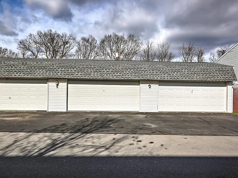 21 Devon Ct — Photo 2