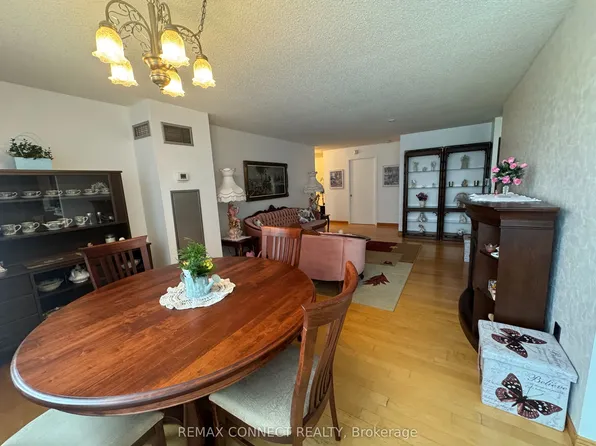 326 Major Mackenzie Dr E #428, Richmond Hill, ON L4C 8T4