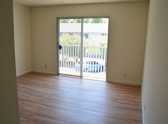 4th image of 20229 Northwest Sq