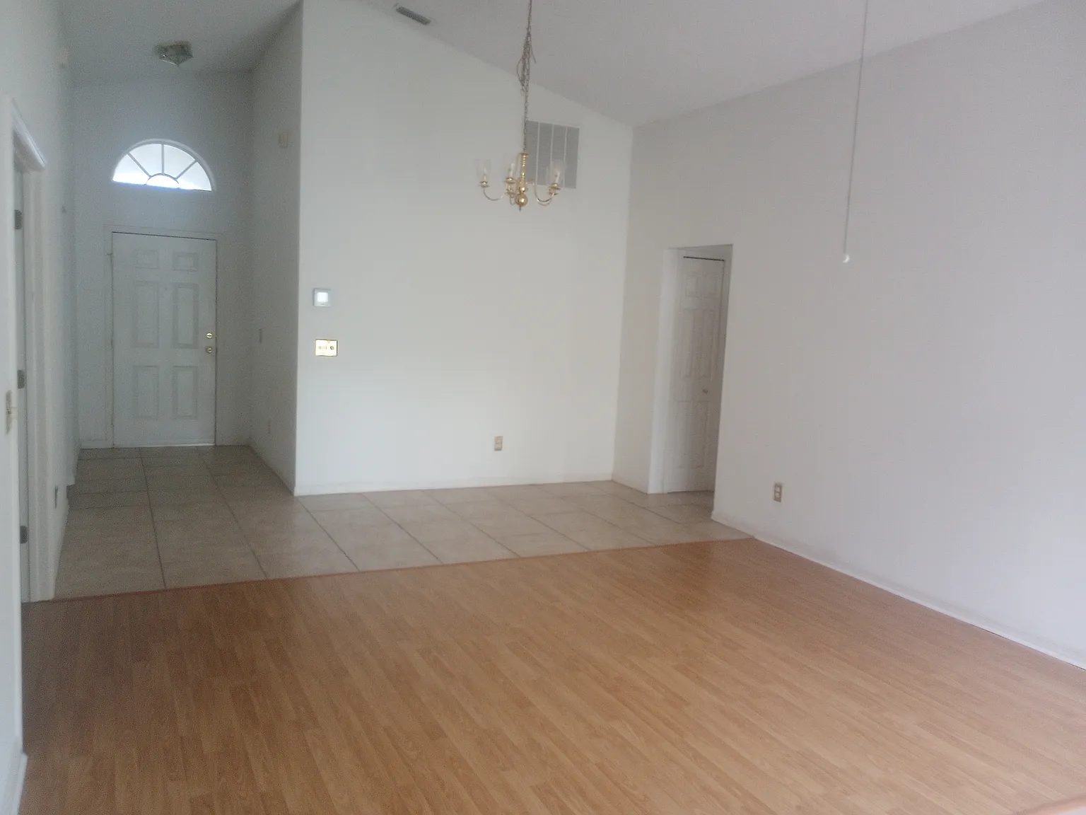 3 bed, 1295 sqft, $2,100 — Photo 2