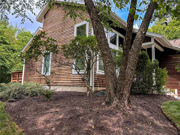 3rd image of 90 Old Mountain Rd