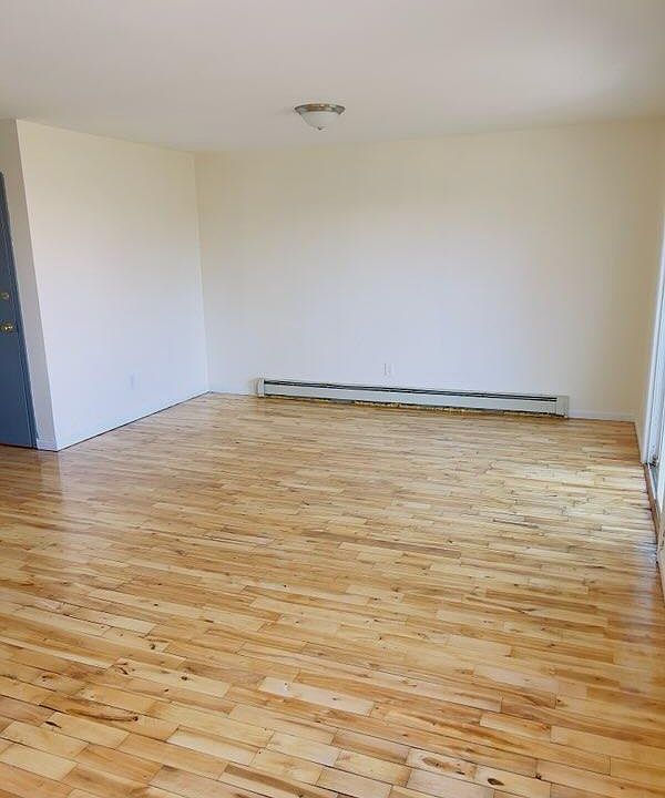 1st image of 147 Beach 26th St #3