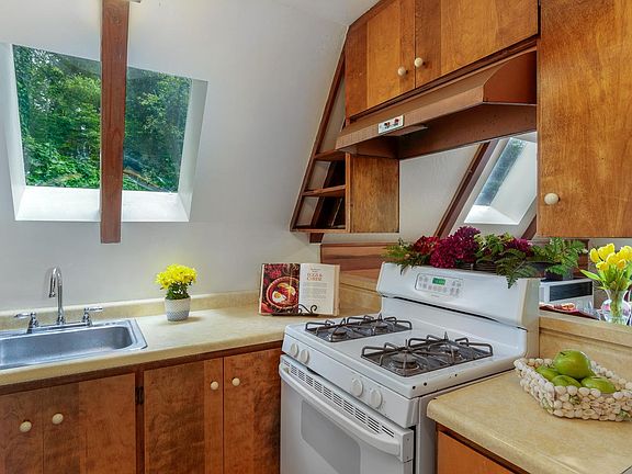 5th image of 3680 Redwood Dr