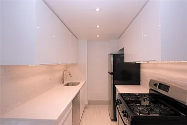 Rented by R New York