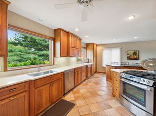 1386 Valley Creek Dr, New Richmond, WI 54017