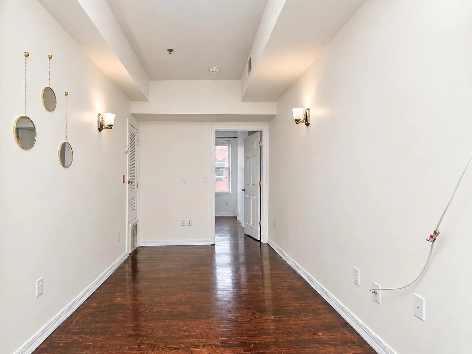 1 bed, 1.0 bath, 662 sqft, $3,000 — Photo 2