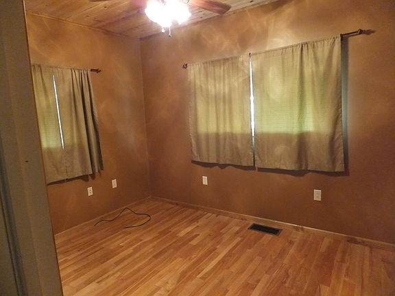 2nd image of 1003 Border Ln
