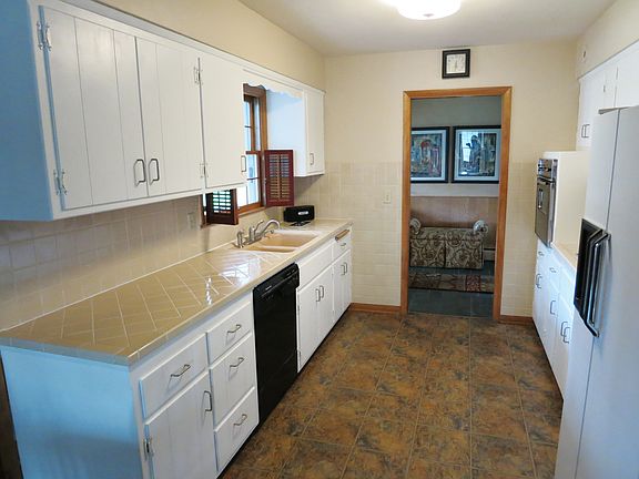 4th image of 19445 Benington Dr