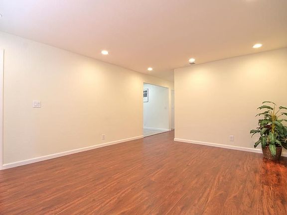 2nd image of 2886 Scottsdale Dr #0