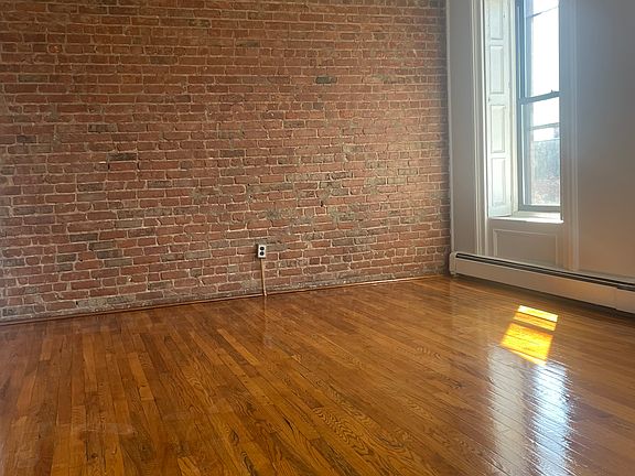 2nd image of 548A Bramhall Ave