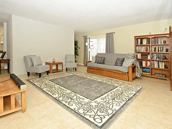 5th image of 6912 Chaucer Ln