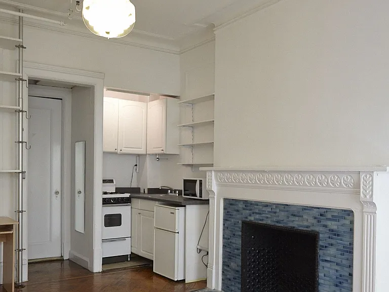 319 W 76th St #11 — Photo 4