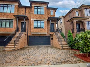 2468 6th St, Fort Lee, NJ 07024