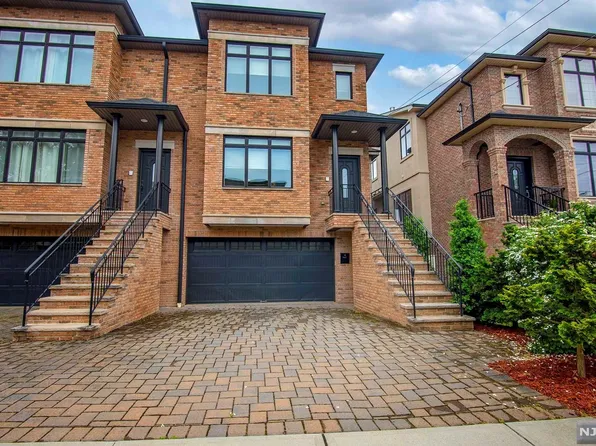 2468 6th St, Fort Lee, NJ 07024