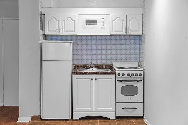 Rented by New York Casas Ltd. | media 16