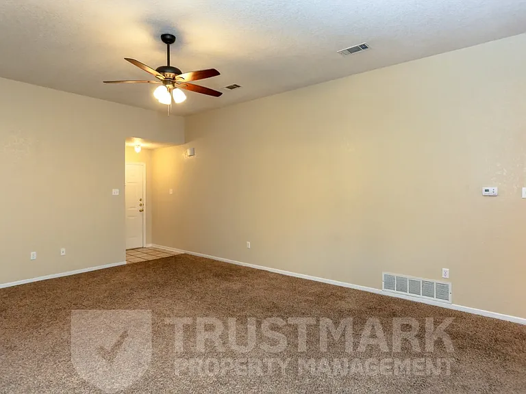 1001 Joe Morse Dr — Photo 5
