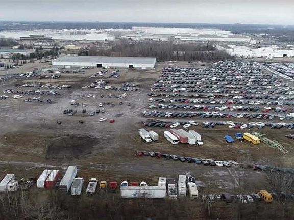 4th image of 4109 Holiday Dr