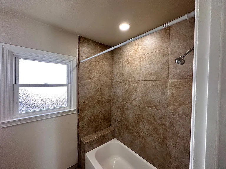 4735 N Thorne Ave — Photo 12