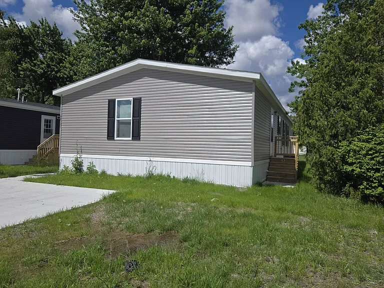 29800 Guilford Cir #423 — Photo 43