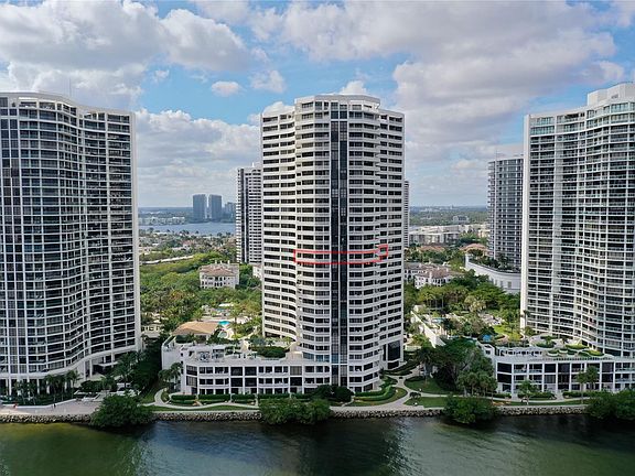 4th image of 3000 Island Boulevard #1605
