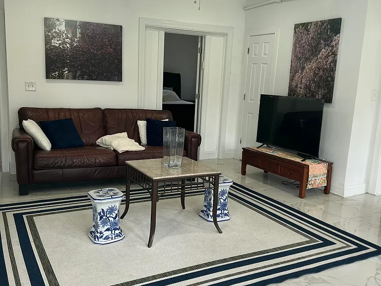 235 S Lincoln Ave — Photo 2