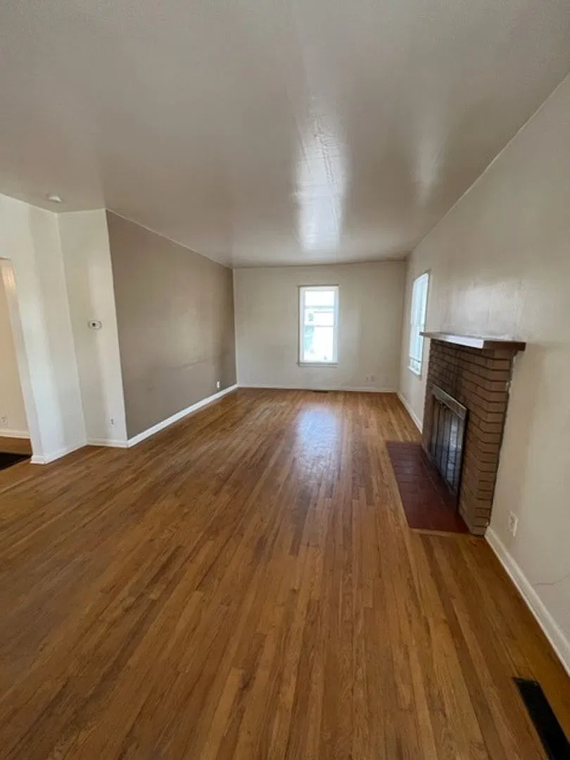 Charming Single Family Home — Photo 4