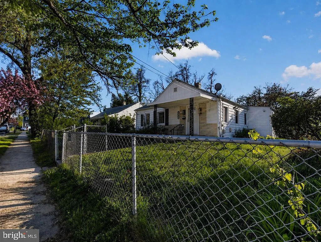 Building Photo - 5604 29th Ave