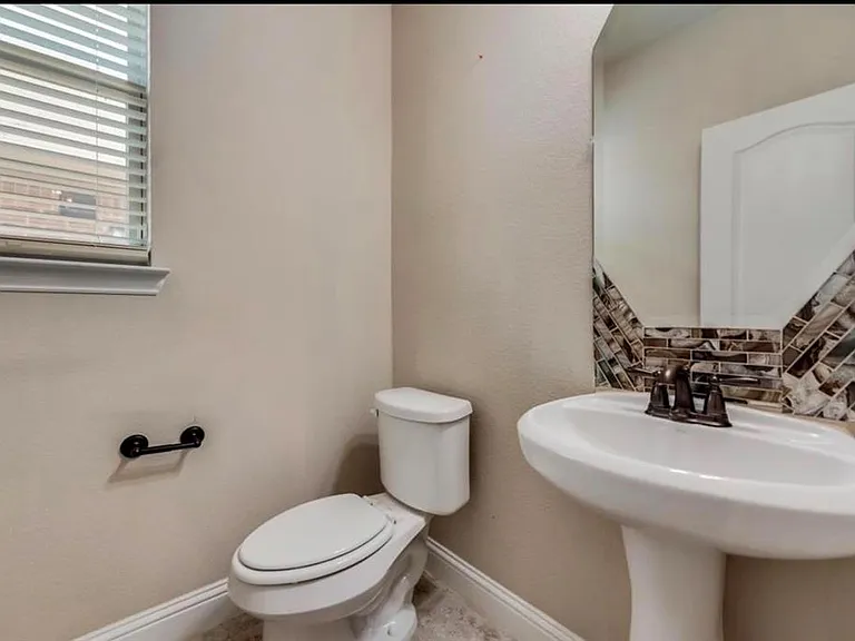 3716 Cameroon Ln — Photo 10
