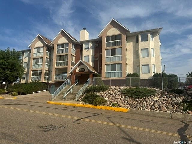 1st image of UNIT 202-62 24th STREET