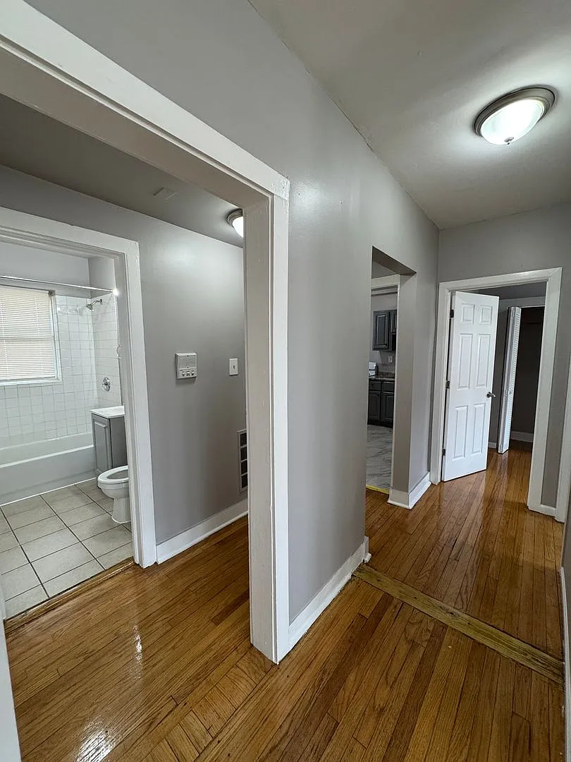 3 bed, $1,300 — Photo 1