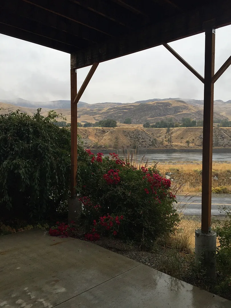 Spacious 2 br 1 ba Coulee Dam duplex — Photo 2