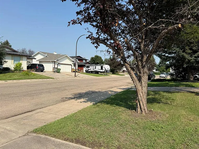 2725 57b Ave — Photo 31